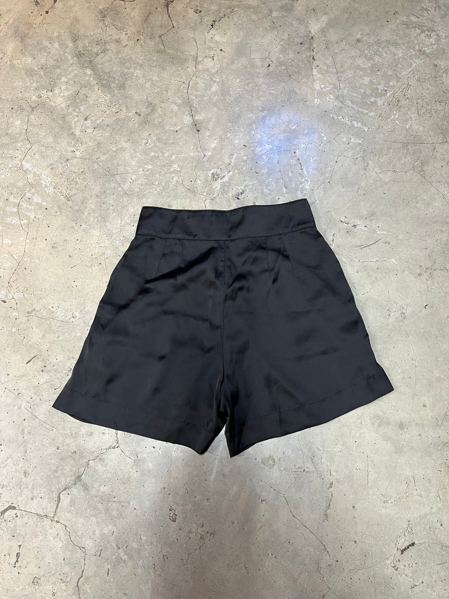 Short Satín