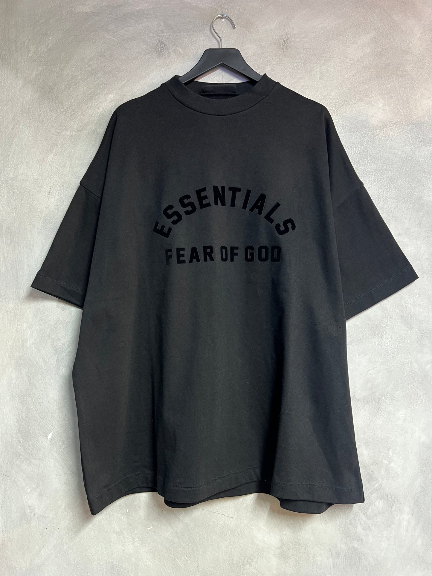 Camiseta ESSENTIALS NUEVO