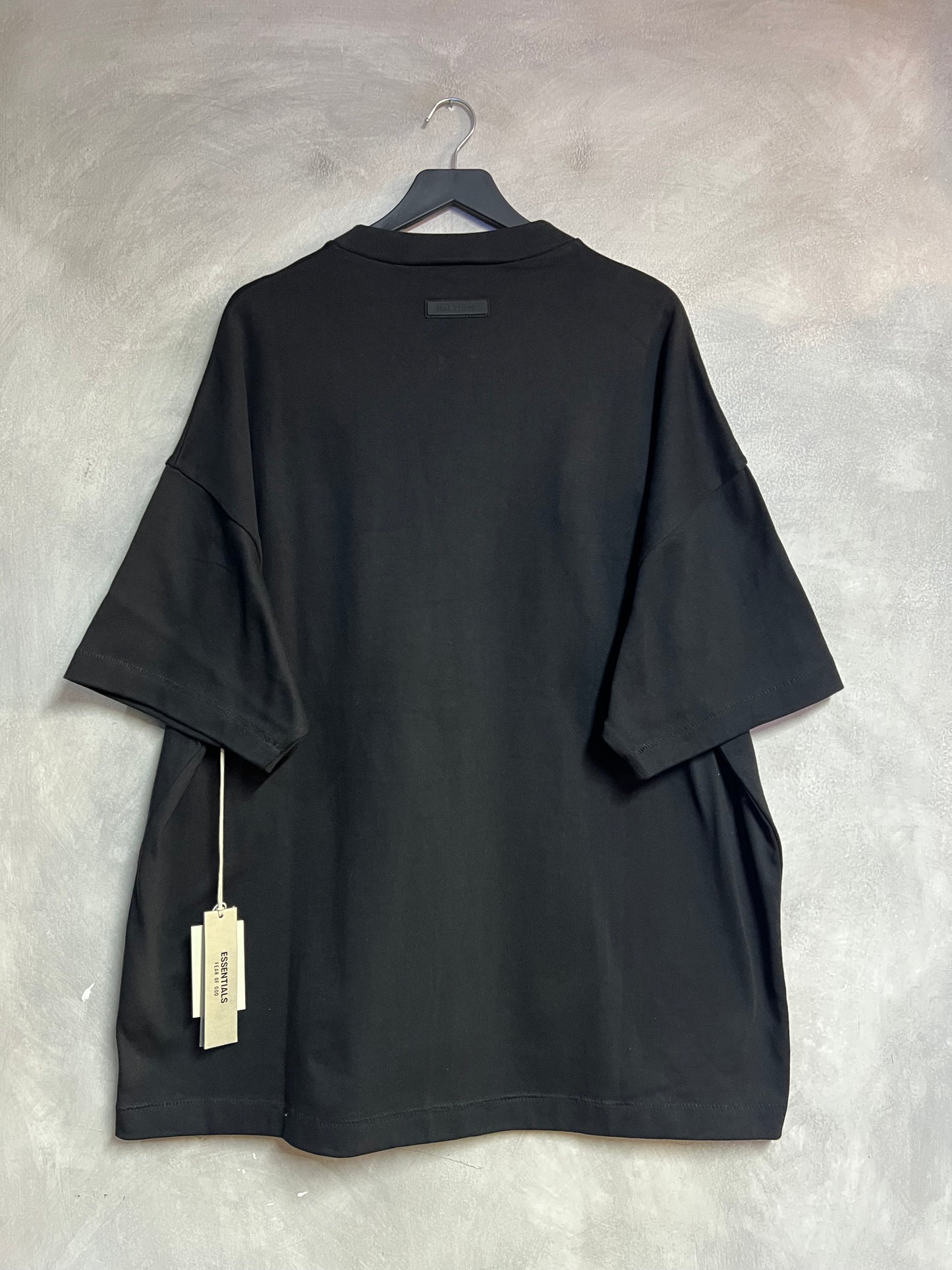 Camiseta ESSENTIALS NUEVO