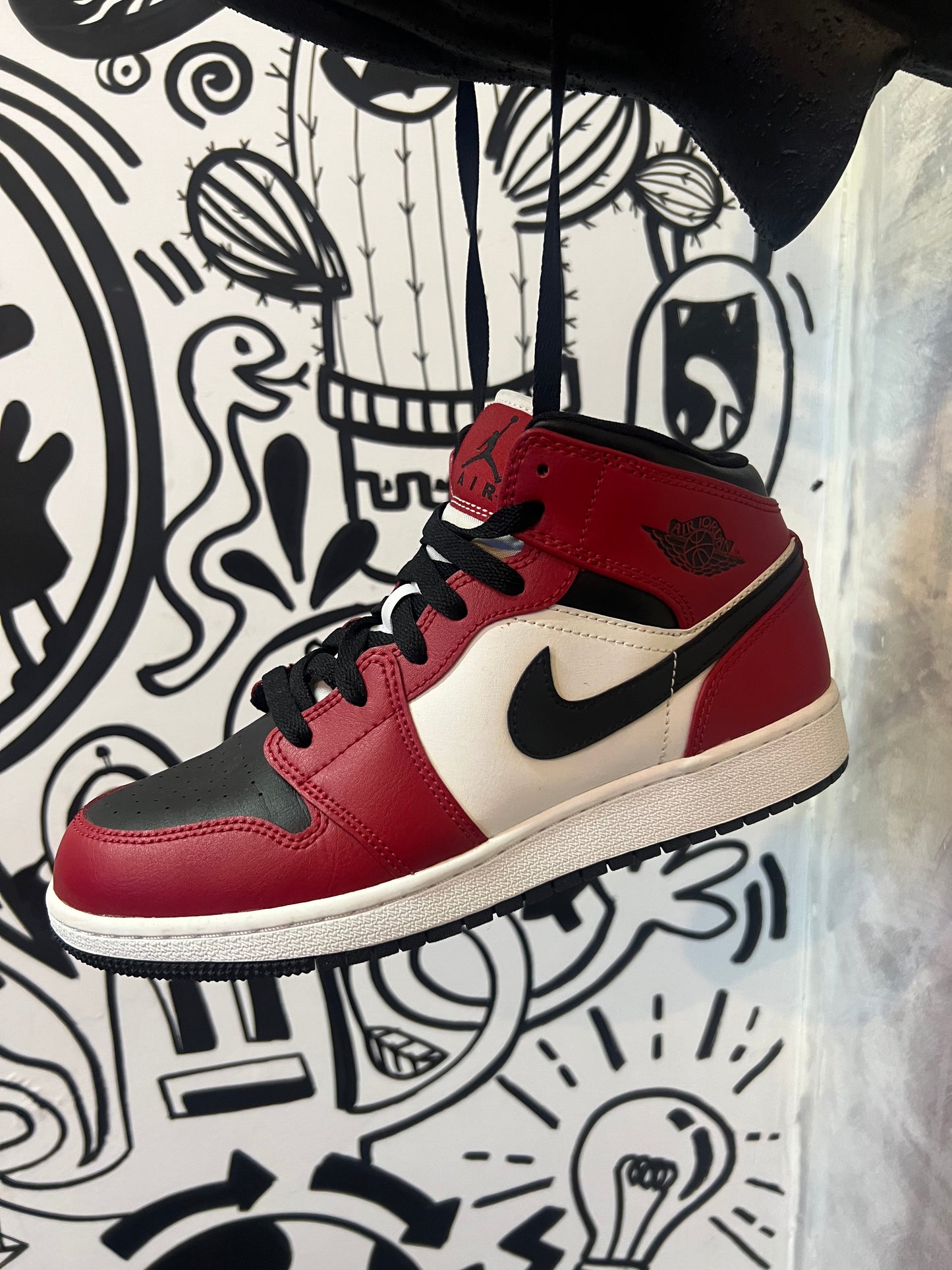Tenis JORDAN mid Chicago white toe