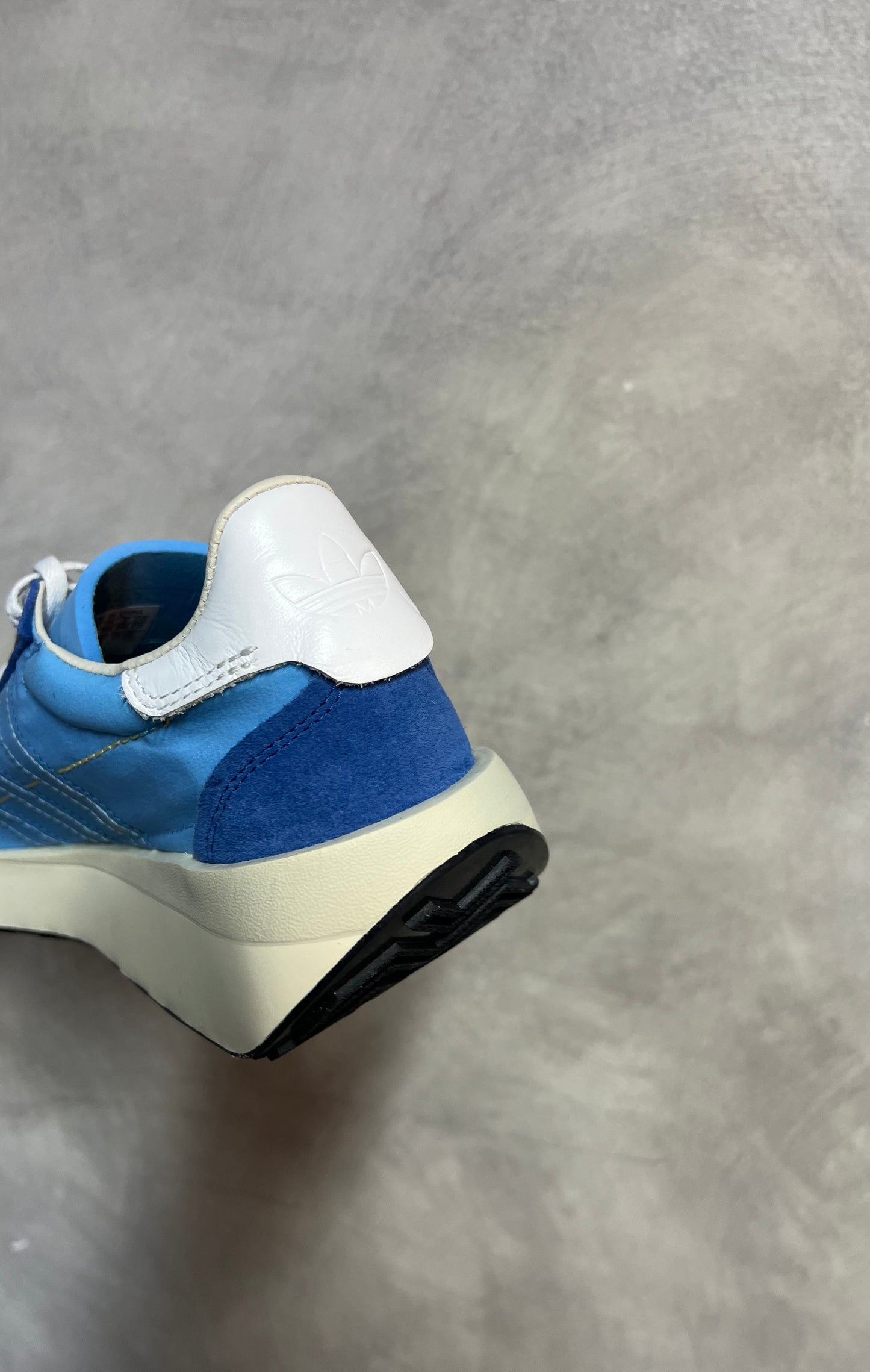 Adidas Country XLG semi- Nuevo