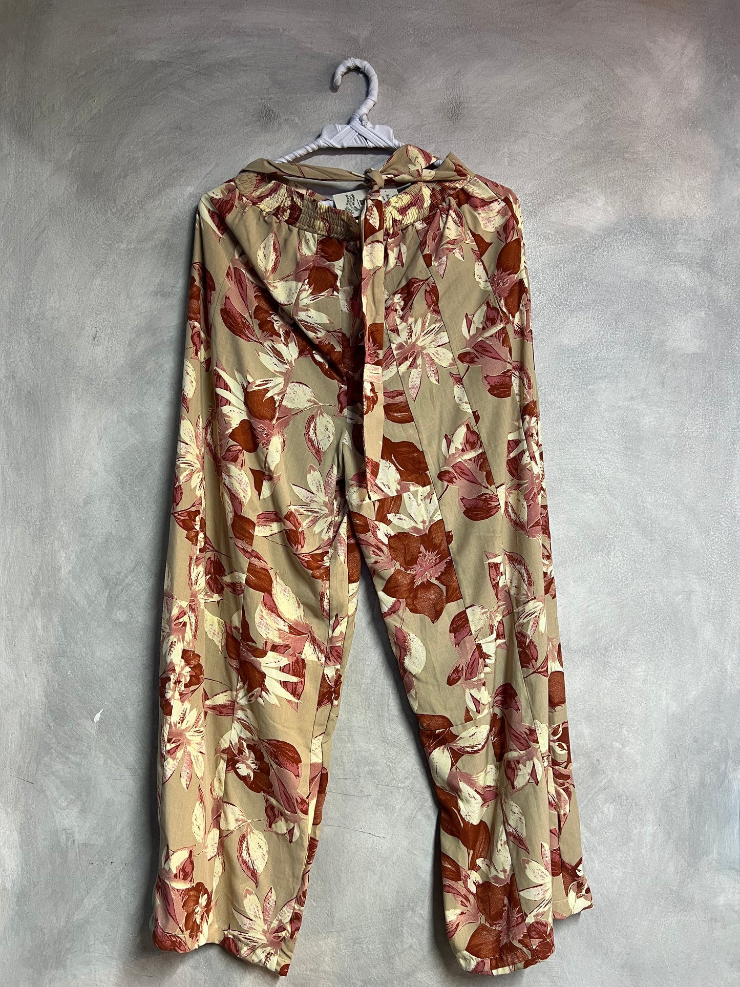 Pantalón floreado
