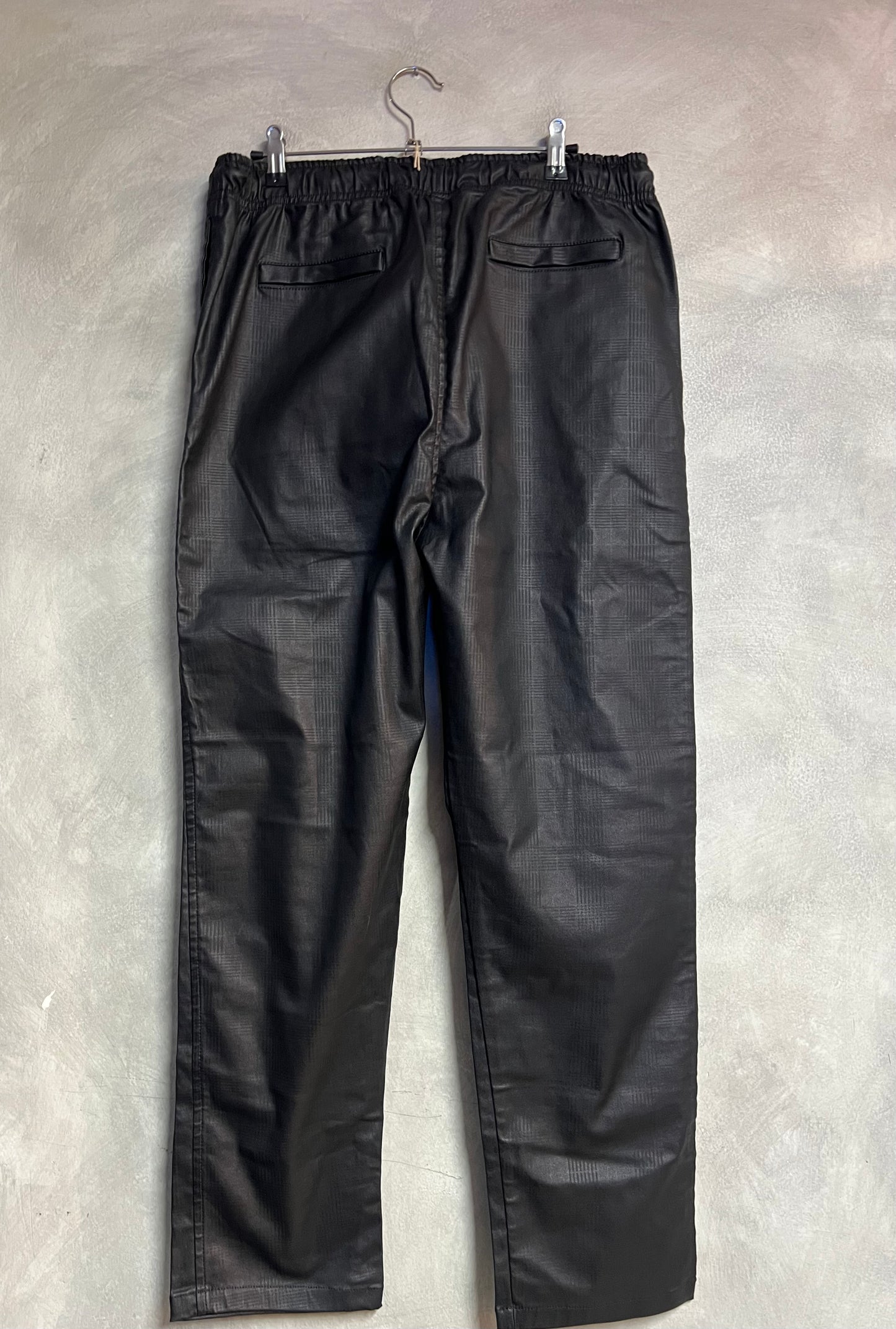 pantalón sintético