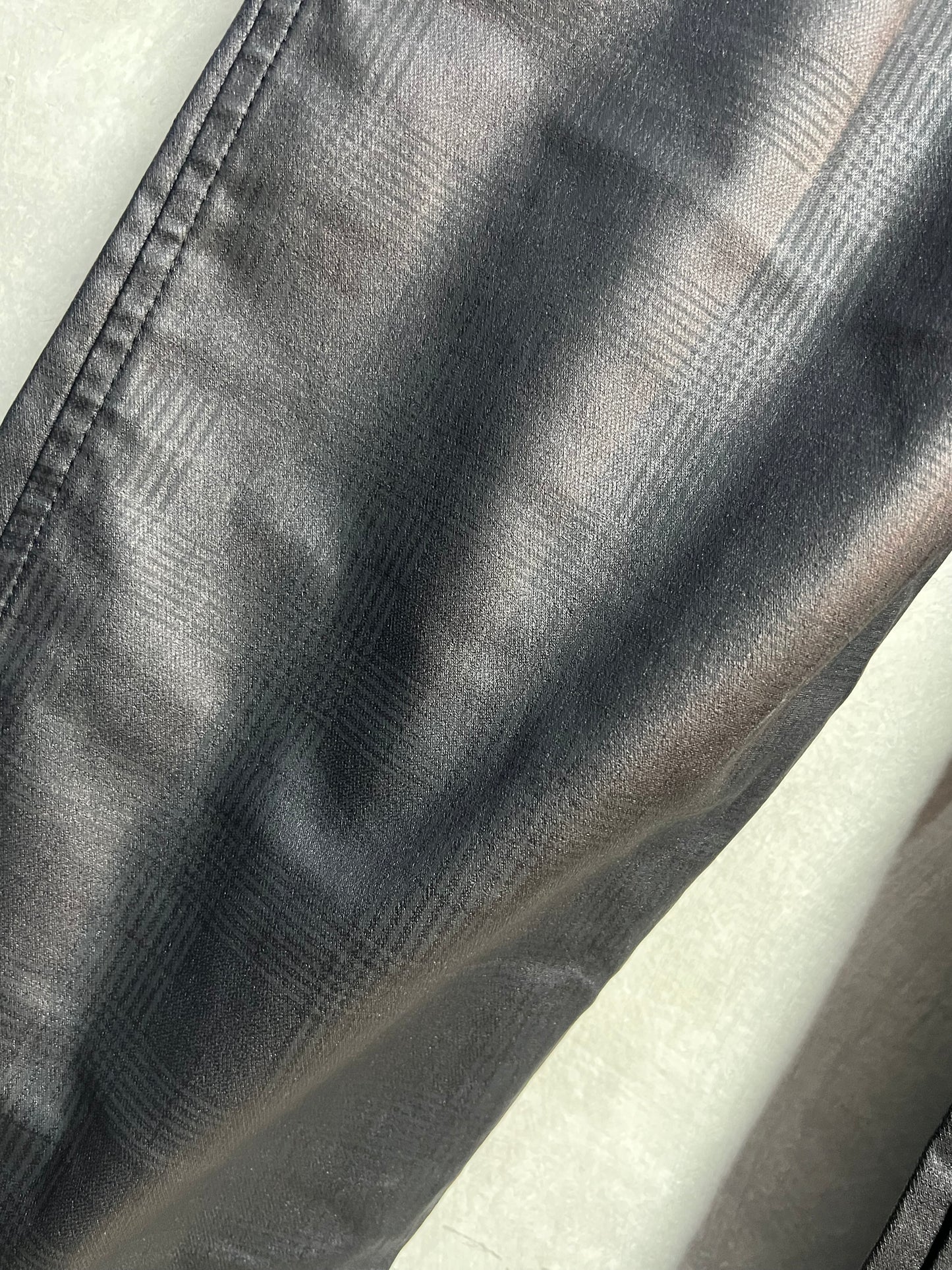 pantalón sintético