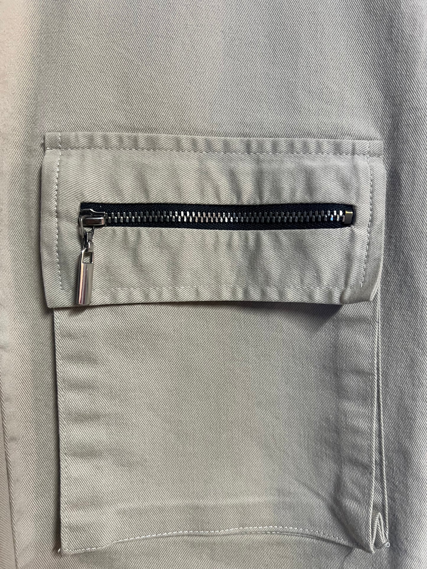 Pantalón con bolsillos