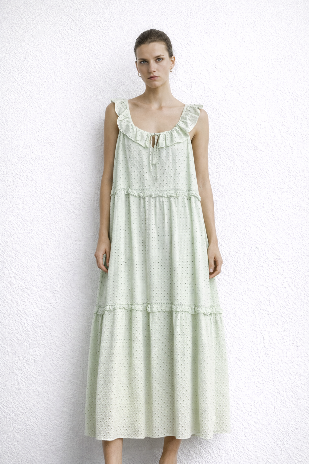 Vestido largo de ojalillo ZARA