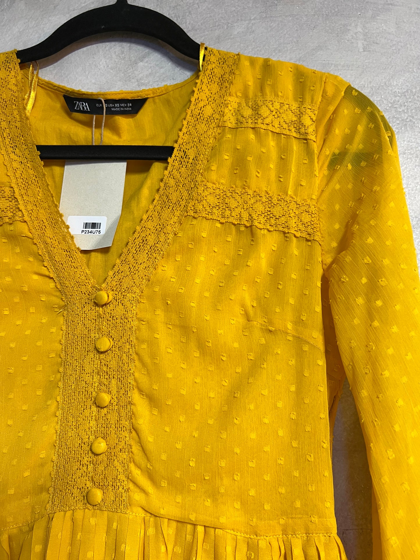 Vestido amarillo Zara