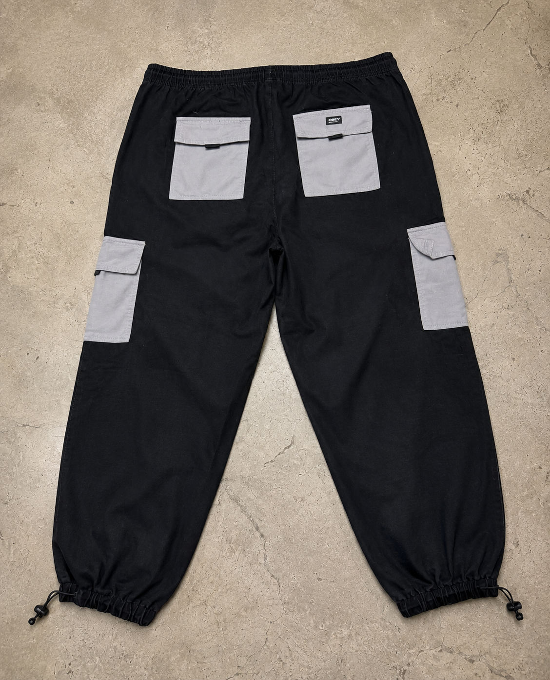 Jogger negro y gris