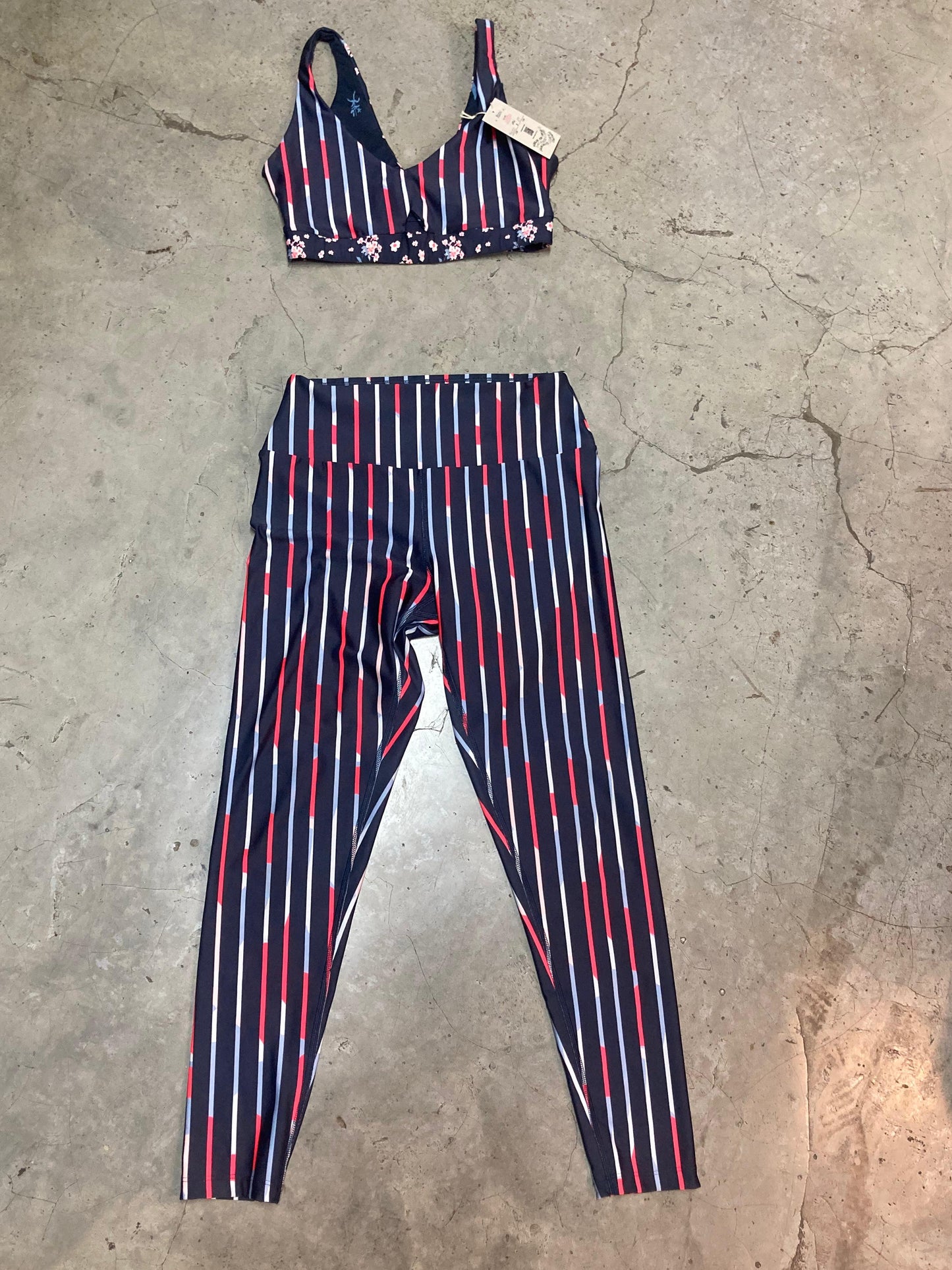 SET DEPORTIVO LICRA Y TOP DE RAYAS